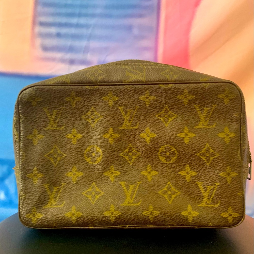 ✨✨Louise Vuitton Pochette Trousse 23 Monogram Cosmetic Brown Canvas Clutch ✨✨